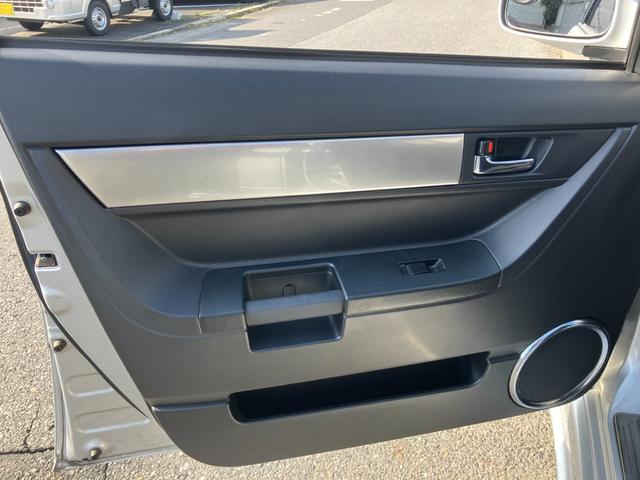 ＷｉＬＬ ＶＳ ２ＺＺ－ＧＥ　１．８ＶＶＴＬ－ｉ　タイミングチェーン　純正フルエアロ　リアスポイラー　純正１６アルミ　ステアリングシフト　キーレス　純正ＣＤ／ＭＤデッキ　革巻ハンドル　オートエアコン　プライバシーガラス　純正フロアマット　電格ミラー（58枚目）