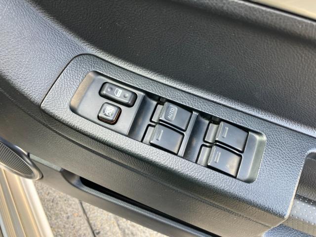 ＷｉＬＬ ＶＳ ２ＺＺ－ＧＥ　１．８ＶＶＴＬ－ｉ　タイミングチェーン　純正フルエアロ　リアスポイラー　純正１６アルミ　ステアリングシフト　キーレス　純正ＣＤ／ＭＤデッキ　革巻ハンドル　オートエアコン　プライバシーガラス　純正フロアマット　電格ミラー（68枚目）