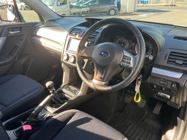 フォレスター 2.0i-L 1オーナー 6速MT 4WD クルコン SI-DRIVE 地デジTV Bluetooth接続 社外メモリーナビ CD/DVD再生 バックカメラ キーレス HID 前後フォグ オートライト 純正17AW(46枚目)