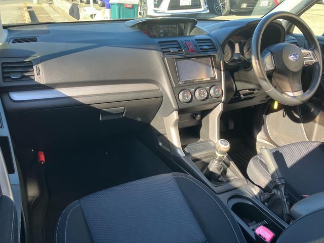 フォレスター 2.0i-L 1オーナー 6速MT 4WD クルコン SI-DRIVE 地デジTV Bluetooth接続 社外メモリーナビ CD/DVD再生 バックカメラ キーレス HID 前後フォグ オートライト 純正17AW(47枚目)