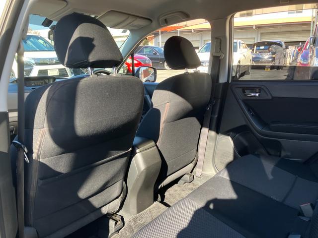 フォレスター 2.0i-L 1オーナー 6速MT 4WD クルコン SI-DRIVE 地デジTV Bluetooth接続 社外メモリーナビ CD/DVD再生 バックカメラ キーレス HID 前後フォグ オートライト 純正17AW(53枚目)