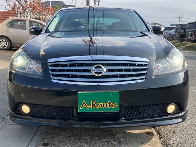 フーガ ＧＴスポーツＰスタイリッシュブラックＬＴＤＩＩ　Ｖ８エンジン　１オーナー　黒革　純正エアロ　純正ＯＰクリアテール　専用１９アルミ　シートベンチレーション　助手席電動オットマン　純正ＤＶＤナビ　６連ＣＤ　バック＆サイドカメラ　スマートキー　キセノン（7枚目）