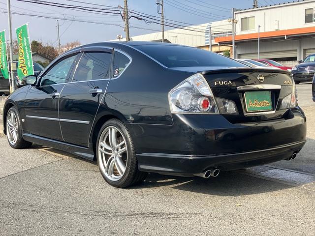 フーガ ＧＴスポーツＰスタイリッシュブラックＬＴＤＩＩ　Ｖ８エンジン　１オーナー　黒革　純正エアロ　純正ＯＰクリアテール　専用１９アルミ　シートベンチレーション　助手席電動オットマン　純正ＤＶＤナビ　６連ＣＤ　バック＆サイドカメラ　スマートキー　キセノン（10枚目）