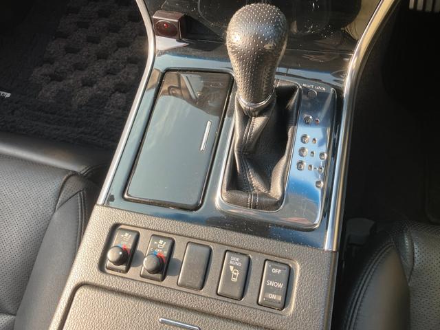 フーガ ＧＴスポーツＰスタイリッシュブラックＬＴＤＩＩ　Ｖ８エンジン　１オーナー　黒革　純正エアロ　純正ＯＰクリアテール　専用１９アルミ　シートベンチレーション　助手席電動オットマン　純正ＤＶＤナビ　６連ＣＤ　バック＆サイドカメラ　スマートキー　キセノン（19枚目）