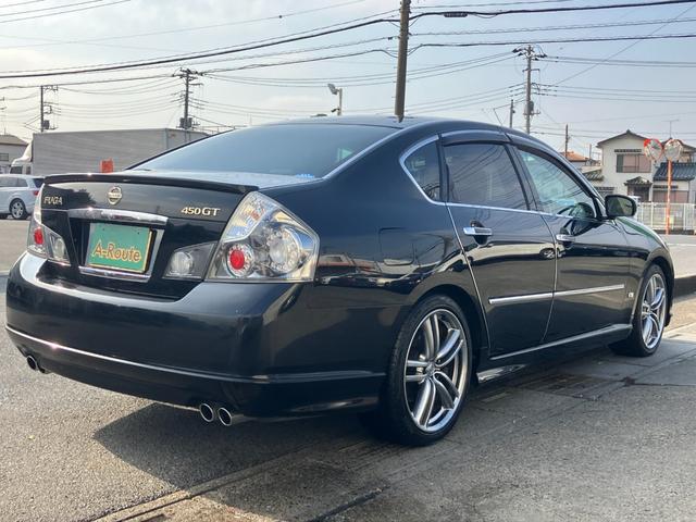 フーガ ＧＴスポーツＰスタイリッシュブラックＬＴＤＩＩ　Ｖ８エンジン　１オーナー　黒革　純正エアロ　純正ＯＰクリアテール　専用１９アルミ　シートベンチレーション　助手席電動オットマン　純正ＤＶＤナビ　６連ＣＤ　バック＆サイドカメラ　スマートキー　キセノン（33枚目）