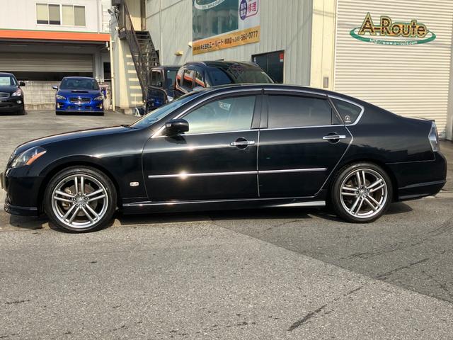 フーガ ＧＴスポーツＰスタイリッシュブラックＬＴＤＩＩ　Ｖ８エンジン　１オーナー　黒革　純正エアロ　純正ＯＰクリアテール　専用１９アルミ　シートベンチレーション　助手席電動オットマン　純正ＤＶＤナビ　６連ＣＤ　バック＆サイドカメラ　スマートキー　キセノン（35枚目）