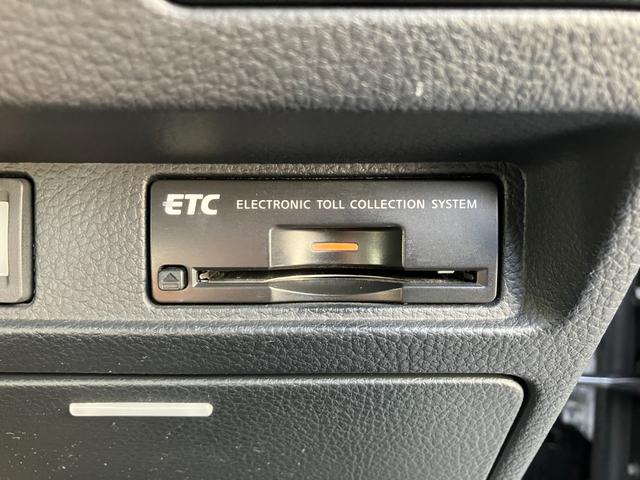 フーガ ＧＴスポーツＰスタイリッシュブラックＬＴＤＩＩ　Ｖ８エンジン　１オーナー　黒革　純正エアロ　純正ＯＰクリアテール　専用１９アルミ　シートベンチレーション　助手席電動オットマン　純正ＤＶＤナビ　６連ＣＤ　バック＆サイドカメラ　スマートキー　キセノン（71枚目）