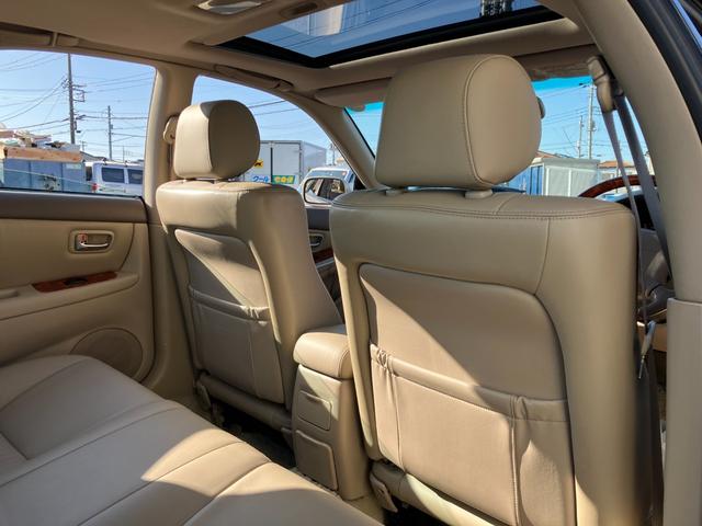 ウィンダム ３．０Ｇ　コーチエディション　後期型　Ｖ６／１ＭＺエンジン　サンルーフ　専用ＣＯＡＣＨ製レザーシート　純正メッキ１５アルミ　ウッドコンビハンドル／インパネ　キーレス　クルコン　ゴールドエンブレム　ＨＩＤ　オートライト　フォグランプ（56枚目）