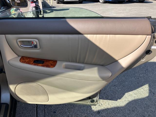 ウィンダム ３．０Ｇ　コーチエディション　後期型　Ｖ６／１ＭＺエンジン　サンルーフ　専用ＣＯＡＣＨ製レザーシート　純正メッキ１５アルミ　ウッドコンビハンドル／インパネ　キーレス　クルコン　ゴールドエンブレム　ＨＩＤ　オートライト　フォグランプ（62枚目）