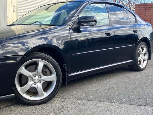 レガシィＢ４ ３．０Ｒ　水平対向６気筒　タイミングチェーン　ベージュ本革　純正ビルシュタインダンパー　クルコン　純正ＭＯＭＯステアリング　社外ＨＤＤナビ　ＣＤ／ＤＶＤ再生　Ｍサーバー　シートヒーター　ＨＩＤ　純正１７アルミ（9枚目）