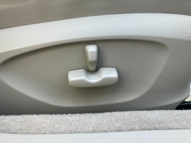 レガシィＢ４ ３．０Ｒ　水平対向６気筒　タイミングチェーン　ベージュ本革　純正ビルシュタインダンパー　クルコン　純正ＭＯＭＯステアリング　社外ＨＤＤナビ　ＣＤ／ＤＶＤ再生　Ｍサーバー　シートヒーター　ＨＩＤ　純正１７アルミ（71枚目）