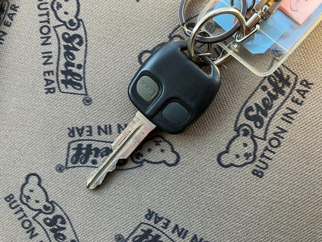 ディンゴ シュタイフ　テディベアエディション　特別仕様車　１オーナー　専用内装　ウッドコンビハンドル　コラムシフト　ベンチシート　キーレス　ＥＴＣ　純正ＣＤ／ラジオ　純正フロアマット　取説／保証書　プライバシーガラス　電格ミラー　純正１４アルミ（21枚目）