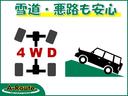 ２０００　実走行７７００キロ　５速ＭＴ　トランスファ　キーレス　背面タイヤ　フォグランプ　電動格納ミラー　バイザー　オートエアコン　社外ＣＤデッキ　純正１６アルミ　リアスポ　プライバシーガラス　純正フロアマット(21枚目)