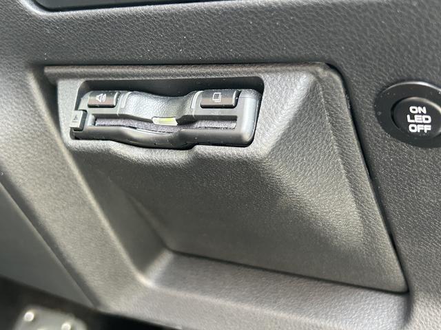ＷＲＸ Ｓ４ Ｓ４　ＳＴＩスポーツＲ　ＥＸ　レカロシート　１８インチアルミ　ＳＴＩエアロ　大型センターモニター　液晶メーター　誤後退ブレーキサポート　フロント・サイド・バックカメラ　ＬＥＤヘッドランプ１８インチアルミホイール　全車速追従クルーズコントロール　ＥＴＣ２．０（30枚目）
