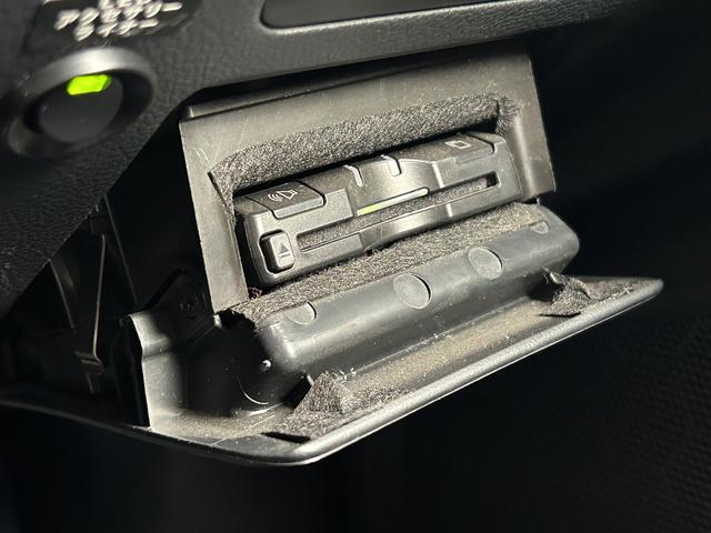 レガシィＢ４ Ｌｉｍｉｔｅｄ　メーカー装着ＳＤナビ　タイヤ４本交換済　メーカー装着ＳＤナビ＆バックカメラ　ハーマンカードンサウンドシステム　本革シート　１８インチアルミホイール　ＬＥＤヘッドランプ　後側方レーダー（20枚目）