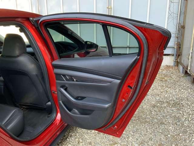 ＭＡＺＤＡ３セダン Ｘ　Ｌパッケージ　１オーナー／３６０度セーフティＰＫＧ／衝突軽減ブレーキ／ＡＴ誤発進抑制／全車速追従クルコン／クルージングトラフィックサポート／ＢＳＭ／黒革シート／８．８型マツコネ／Ｂｌｕｅｔｏｏｔｈ／ＥＴＣ／ドラレコ（33枚目）