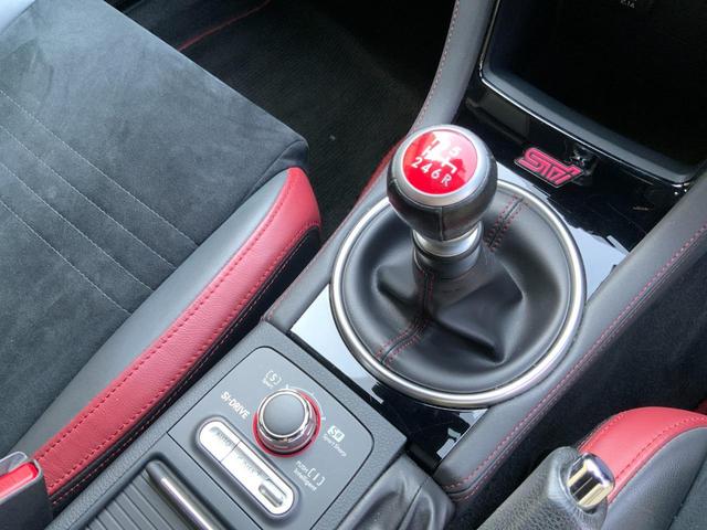 ＷＲＸ ＳＴＩ ＳＴＩ　タイプＳ　６ＭＴ／４ＷＤ／大型リアスポ／純正ＤＩＡＴＯＮＥナビ／ＥＴＣ／フロント・サイド・バックカメラ／ＢＩＬＳＴＥＩＮダンパー／後側方警戒支援／前席シートヒーター／運転席パワーシート／（17枚目）