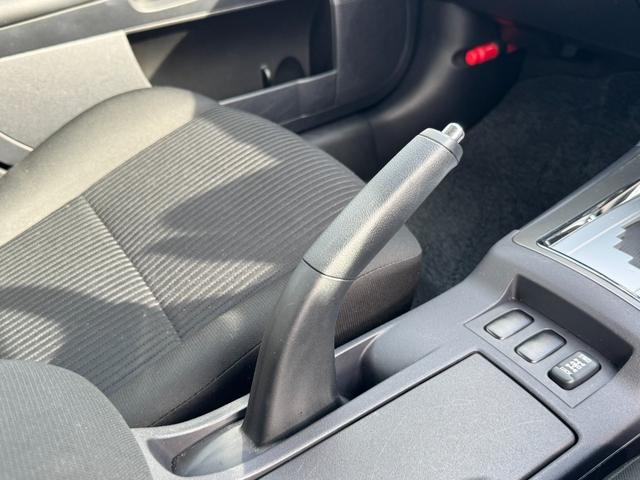 ギャランフォルティス エクシード　最終型／４ＷＤ／メモリーナビ／ＣＤ／ＤＶＤ／ＴＶ／ＳＤ／Ｂカメラ／ＥＴＣ／キーレス／ｉ－ｓｔｏｐ／ＭＴモード付ＡＴ／ウィンカードアミラー／横滑り防止（32枚目）
