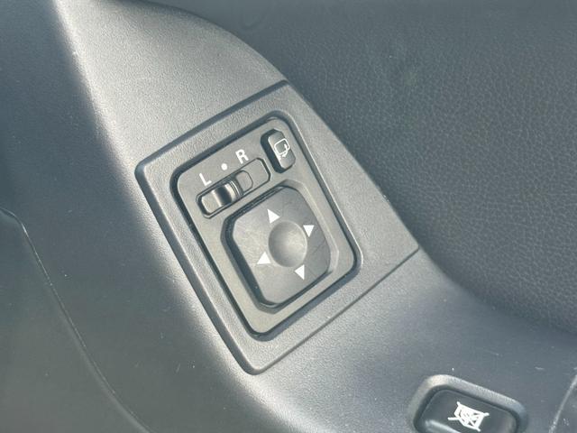 ギャランフォルティス エクシード　最終型／４ＷＤ／メモリーナビ／ＣＤ／ＤＶＤ／ＴＶ／ＳＤ／Ｂカメラ／ＥＴＣ／キーレス／ｉ－ｓｔｏｐ／ＭＴモード付ＡＴ／ウィンカードアミラー／横滑り防止（35枚目）