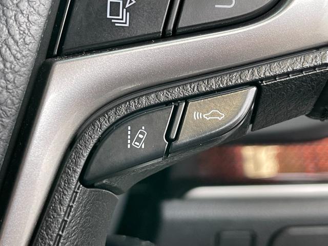 クラウンハイブリッド ロイヤルサルーン 1オーナー/Tコネクトナビ/セーフティセンスP/衝突軽減/レーダークルーズ/Aハイビーム/CD/DVD/BR/TV/BT/Bカメラ/ETC/レーダークルーズ/シートヒーター/Pシート/純正16AW(3枚目)