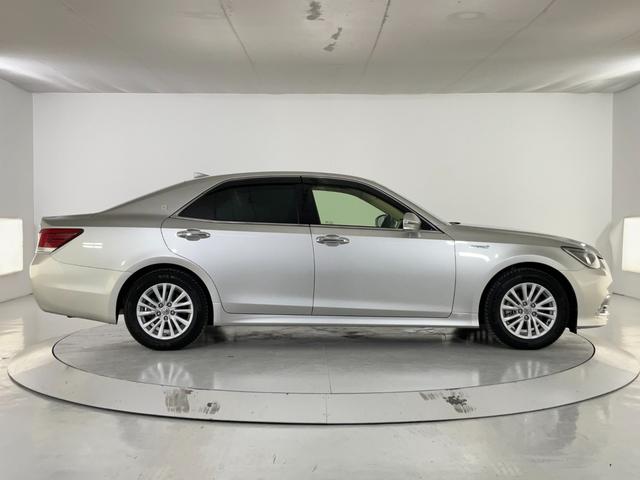 クラウンハイブリッド ロイヤルサルーン 1オーナー/Tコネクトナビ/セーフティセンスP/衝突軽減/レーダークルーズ/Aハイビーム/CD/DVD/BR/TV/BT/Bカメラ/ETC/レーダークルーズ/シートヒーター/Pシート/純正16AW(14枚目)