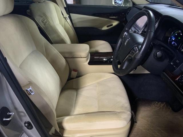 クラウンハイブリッド ロイヤルサルーン 1オーナー/Tコネクトナビ/セーフティセンスP/衝突軽減/レーダークルーズ/Aハイビーム/CD/DVD/BR/TV/BT/Bカメラ/ETC/レーダークルーズ/シートヒーター/Pシート/純正16AW(70枚目)