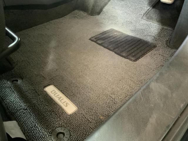 デュアリス ２０Ｇ　後期型／ＨＩＤヘッド／Ｆフォグランプ／オートライト／スタイリッシュガラスルーフ／ＡＷ／革巻きステアリング／プッシュ式ＡＡＣ／インテリジェントキー／社外ストラーダナビ／ＴＶ／ＤＶＤ／バックカメラ／ＥＴＣ（29枚目）