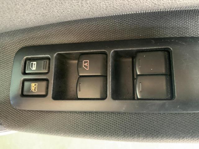 デュアリス ２０Ｇ　後期型／ＨＩＤヘッド／Ｆフォグランプ／オートライト／スタイリッシュガラスルーフ／ＡＷ／革巻きステアリング／プッシュ式ＡＡＣ／インテリジェントキー／社外ストラーダナビ／ＴＶ／ＤＶＤ／バックカメラ／ＥＴＣ（36枚目）