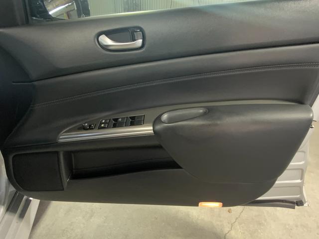 ティアナ 250XL スポーティセレクション 黒革/カーウィングスHDDナビ/S&Bカメラ/HID/プッシュ&スマート/Pシート/Pオットマン/純正17AW/左右独立AAC/CD/DVD/TV/BT/USB/Mサーバー/ETC/オートライト(33枚目)