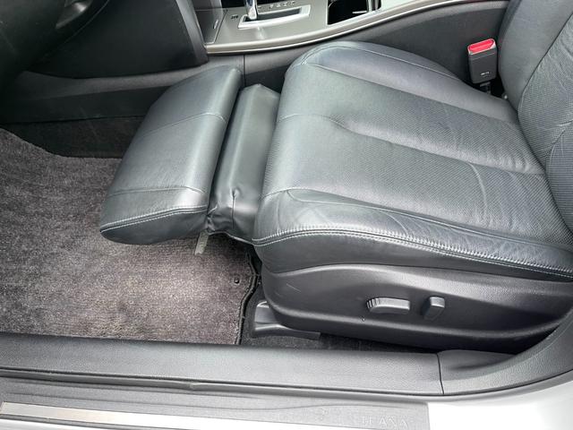 ティアナ 250XL スポーティセレクション 黒革/カーウィングスHDDナビ/S&Bカメラ/HID/プッシュ&スマート/Pシート/Pオットマン/純正17AW/左右独立AAC/CD/DVD/TV/BT/USB/Mサーバー/ETC/オートライト(50枚目)