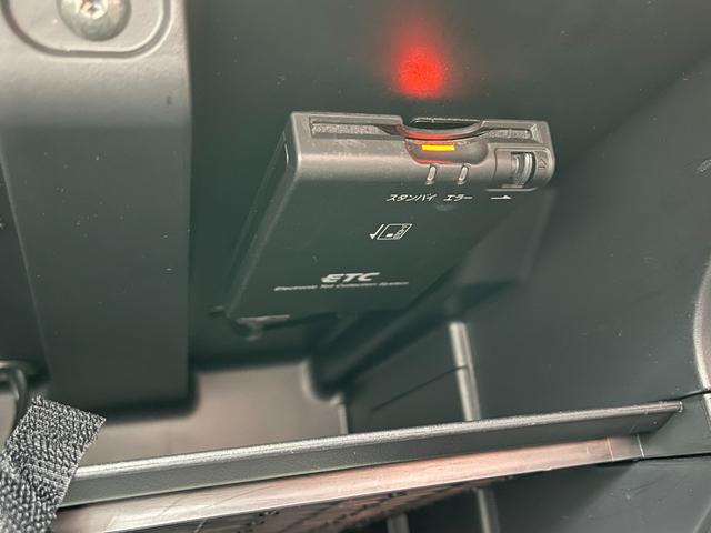 シルフィ Ｇ　純正ナビ／ＣＤ／ＤＶＤ／ＴＶ／ＢＴ／ＳＤ／ＵＳＢ／Ｂカメラ／ＥＴＣ／ＨＩＤ／プッシュ＆スマート／純正１６ＡＷ／左右独立ＡＡＣ／おもいやり機能付きオートライト／オート格納ドアミラー／Ｓ＆Ｃエアバック（13枚目）