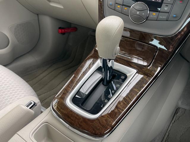 シルフィ Ｇ　純正ナビ／ＣＤ／ＤＶＤ／ＴＶ／ＢＴ／ＳＤ／ＵＳＢ／Ｂカメラ／ＥＴＣ／ＨＩＤ／プッシュ＆スマート／純正１６ＡＷ／左右独立ＡＡＣ／おもいやり機能付きオートライト／オート格納ドアミラー／Ｓ＆Ｃエアバック（34枚目）