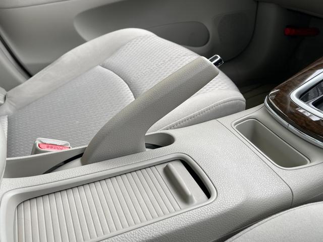 シルフィ Ｇ　純正ナビ／ＣＤ／ＤＶＤ／ＴＶ／ＢＴ／ＳＤ／ＵＳＢ／Ｂカメラ／ＥＴＣ／ＨＩＤ／プッシュ＆スマート／純正１６ＡＷ／左右独立ＡＡＣ／おもいやり機能付きオートライト／オート格納ドアミラー／Ｓ＆Ｃエアバック（35枚目）