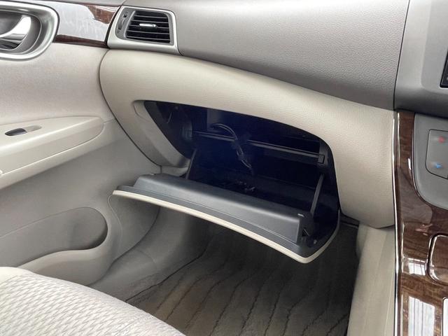 シルフィ Ｇ　純正ナビ／ＣＤ／ＤＶＤ／ＴＶ／ＢＴ／ＳＤ／ＵＳＢ／Ｂカメラ／ＥＴＣ／ＨＩＤ／プッシュ＆スマート／純正１６ＡＷ／左右独立ＡＡＣ／おもいやり機能付きオートライト／オート格納ドアミラー／Ｓ＆Ｃエアバック（41枚目）