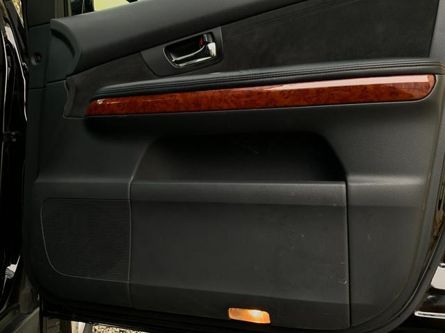 ハリアー ２４０Ｇ　Ｌパッケージアルカンターラセレクション　ワンオーナー／特別仕様車／アルカンターラシート／バックカメラ／ＥＴＣ／パワーシート／電動リアゲート／キーレス／ＣＤ／ＤＶＤ／ＨＩＤヘッドランプ／フォグ／純正１７インチアルミ／ウッドコンビハンドル（16枚目）