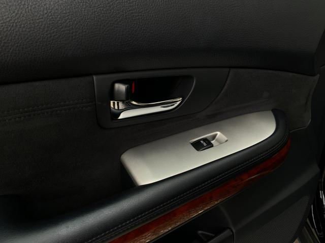 ハリアー ２４０Ｇ　Ｌパッケージアルカンターラセレクション　ワンオーナー／特別仕様車／アルカンターラシート／バックカメラ／ＥＴＣ／パワーシート／電動リアゲート／キーレス／ＣＤ／ＤＶＤ／ＨＩＤヘッドランプ／フォグ／純正１７インチアルミ／ウッドコンビハンドル（21枚目）