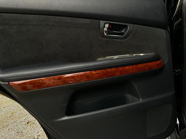 ハリアー ２４０Ｇ　Ｌパッケージアルカンターラセレクション　ワンオーナー／特別仕様車／アルカンターラシート／バックカメラ／ＥＴＣ／パワーシート／電動リアゲート／キーレス／ＣＤ／ＤＶＤ／ＨＩＤヘッドランプ／フォグ／純正１７インチアルミ／ウッドコンビハンドル（22枚目）