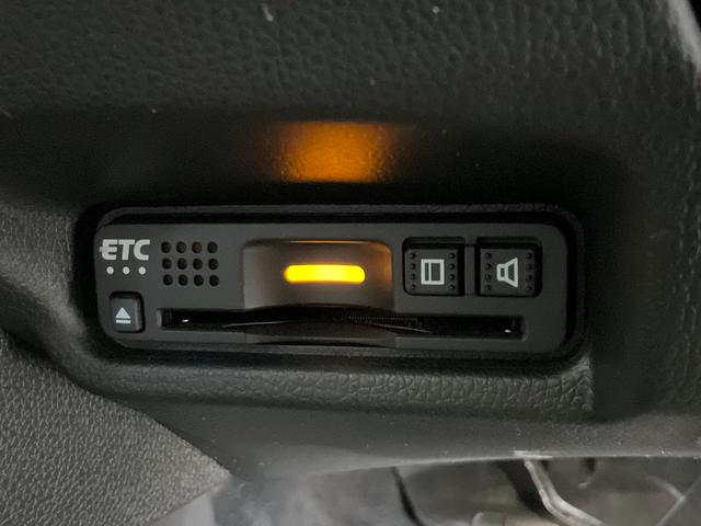 フィット １３Ｇ・Ｆ　５速ＭＴ／ホンダセンシング／衝突軽減／レーンキープ／レーダークルーズ／ＥＴＣ／Ｂｌｕｅｔｏｏｔｈ／バックカメラ／ｉ－ｓｔｏｐ／スマートキー／プッシュＳ／ステアスイッチ／ＬＥＤヘッドランプ／ＬＥＤフォグ（8枚目）