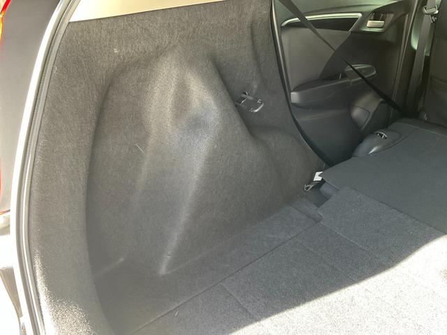 フィット １３Ｇ・Ｆ　５速ＭＴ／ホンダセンシング／衝突軽減／レーンキープ／レーダークルーズ／ＥＴＣ／Ｂｌｕｅｔｏｏｔｈ／バックカメラ／ｉ－ｓｔｏｐ／スマートキー／プッシュＳ／ステアスイッチ／ＬＥＤヘッドランプ／ＬＥＤフォグ（37枚目）
