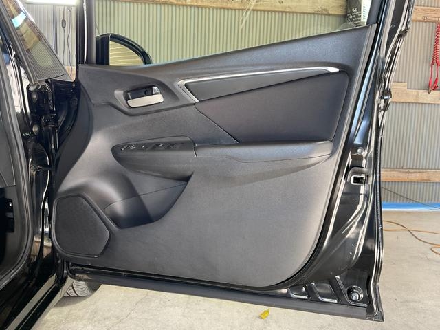 フィット １３Ｇ・Ｆ　５速ＭＴ／ホンダセンシング／衝突軽減／レーンキープ／レーダークルーズ／ＥＴＣ／Ｂｌｕｅｔｏｏｔｈ／バックカメラ／ｉ－ｓｔｏｐ／スマートキー／プッシュＳ／ステアスイッチ／ＬＥＤヘッドランプ／ＬＥＤフォグ（51枚目）