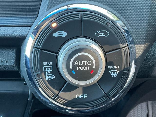 インサイト ＬＳ　黒革シート／シートヒーター／ＨＤＤインターナビ／バックカメラ／スマートキー／クルーズコントロール／純正１６ＡＷ／ＣＤ／ＤＶＤ／ＴＶ／ＨＩＤヘッドランプ／フォグ／パドルシフト／ヒーテッドアミラー／ＥＴＣ（29枚目）