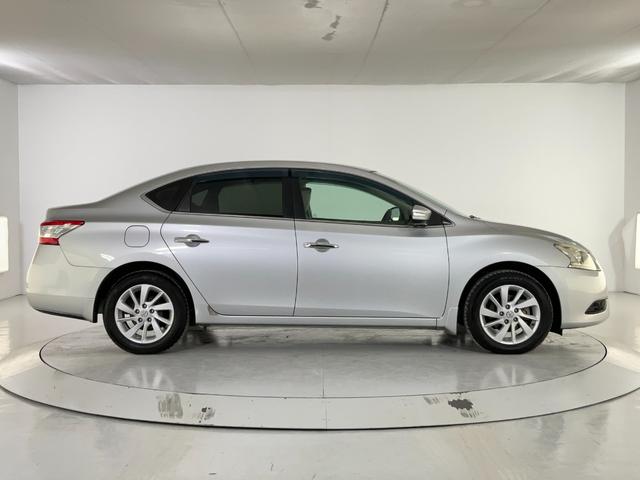 シルフィ Ｇ　スマートキー／プッシュスタート／ＨＩＤヘッドランプ／フォグランプ／純正１６インチアルミ／ＣＤオーディオ／デュアルオートエアコン／横滑り防止／サイド・カーテンエアバック／ウィンカードアミラー（5枚目）