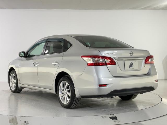 シルフィ Ｇ　スマートキー／プッシュスタート／ＨＩＤヘッドランプ／フォグランプ／純正１６インチアルミ／ＣＤオーディオ／デュアルオートエアコン／横滑り防止／サイド・カーテンエアバック／ウィンカードアミラー（8枚目）