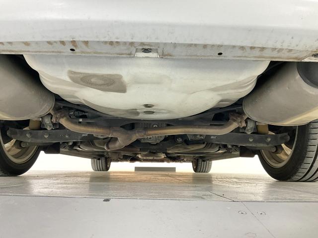 レガシィＢ４ ２．５ｉアイサイトｔＳ　半皮シート／メモリーナビ／フルセグ／追従クルコン／純正１８ＡＷ／ＨＩＤライト／ＦＲフォグ／ＳＴＩエアロ／パワーシート／革巻ステアリング／ビルシュタインダンパー／ＣＤ／ＤＶＤ／ＢＴ／ＳＤ／ＵＳＢ（16枚目）