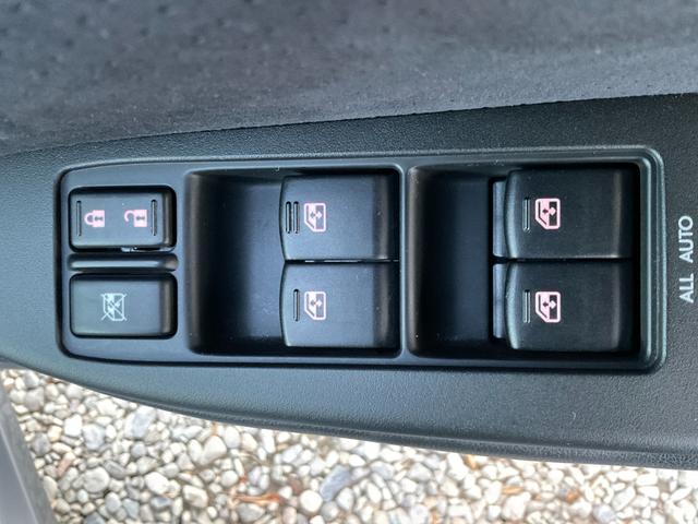 レガシィＢ４ ２．５ｉアイサイトｔＳ　半皮シート／メモリーナビ／フルセグ／追従クルコン／純正１８ＡＷ／ＨＩＤライト／ＦＲフォグ／ＳＴＩエアロ／パワーシート／革巻ステアリング／ビルシュタインダンパー／ＣＤ／ＤＶＤ／ＢＴ／ＳＤ／ＵＳＢ（28枚目）