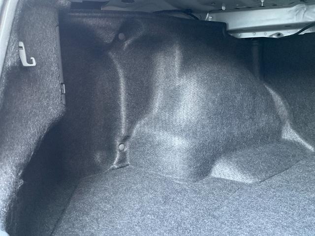 レガシィＢ４ ２．５ｉアイサイトｔＳ　半皮シート／メモリーナビ／フルセグ／追従クルコン／純正１８ＡＷ／ＨＩＤライト／ＦＲフォグ／ＳＴＩエアロ／パワーシート／革巻ステアリング／ビルシュタインダンパー／ＣＤ／ＤＶＤ／ＢＴ／ＳＤ／ＵＳＢ（32枚目）