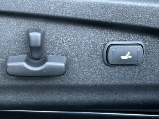 レガシィＢ４ ２．５ｉアイサイトｔＳ　半皮シート／メモリーナビ／フルセグ／追従クルコン／純正１８ＡＷ／ＨＩＤライト／ＦＲフォグ／ＳＴＩエアロ／パワーシート／革巻ステアリング／ビルシュタインダンパー／ＣＤ／ＤＶＤ／ＢＴ／ＳＤ／ＵＳＢ（41枚目）