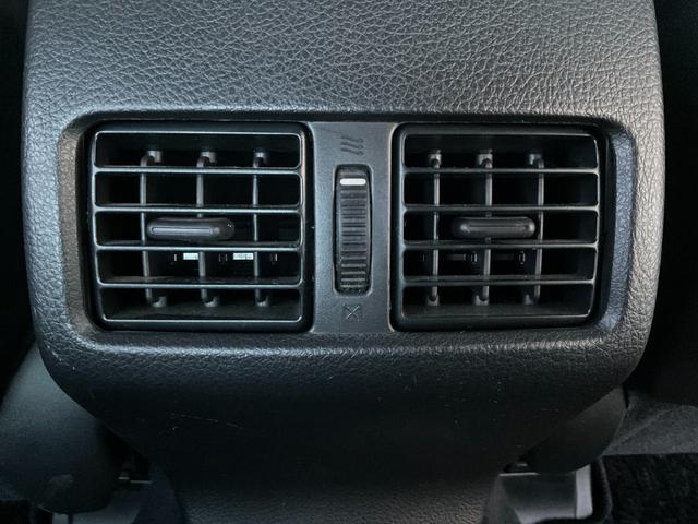 レガシィＢ４ ２．５ｉアイサイトｔＳ　半皮シート／メモリーナビ／フルセグ／追従クルコン／純正１８ＡＷ／ＨＩＤライト／ＦＲフォグ／ＳＴＩエアロ／パワーシート／革巻ステアリング／ビルシュタインダンパー／ＣＤ／ＤＶＤ／ＢＴ／ＳＤ／ＵＳＢ（51枚目）