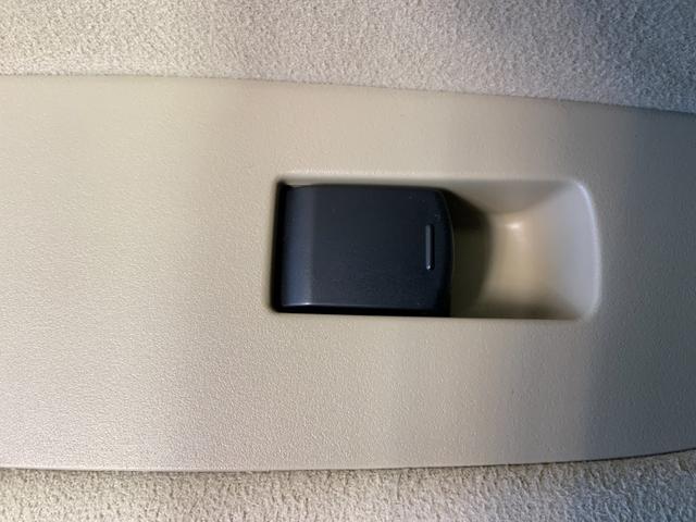 ブルーバードシルフィ ２０Ｇ　純正ＨＤＤナビ／サイドバックカメラ／パワーシート／ＨＩＤライト／フォグライト／ＥＴＣ／スマートキー／純正１６ＡＷ／木革コンビステア／ＴＶ／ＣＤ／ＢＴ／Ｍサーバー／ステアスイッチ／プラズマクラスター（32枚目）