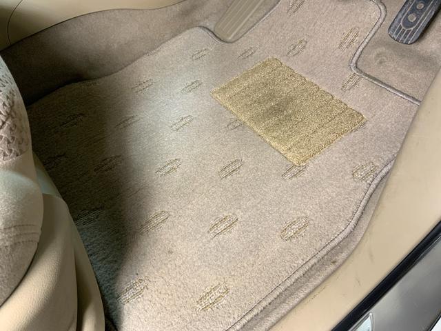 ブルーバードシルフィ ２０Ｇ　純正ＨＤＤナビ／サイドバックカメラ／パワーシート／ＨＩＤライト／フォグライト／ＥＴＣ／スマートキー／純正１６ＡＷ／木革コンビステア／ＴＶ／ＣＤ／ＢＴ／Ｍサーバー／ステアスイッチ／プラズマクラスター（56枚目）